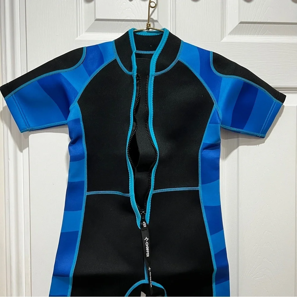 Chriffer Kids Wetsuit Size Large Black/Blue Print Details Short Sleeve Boys